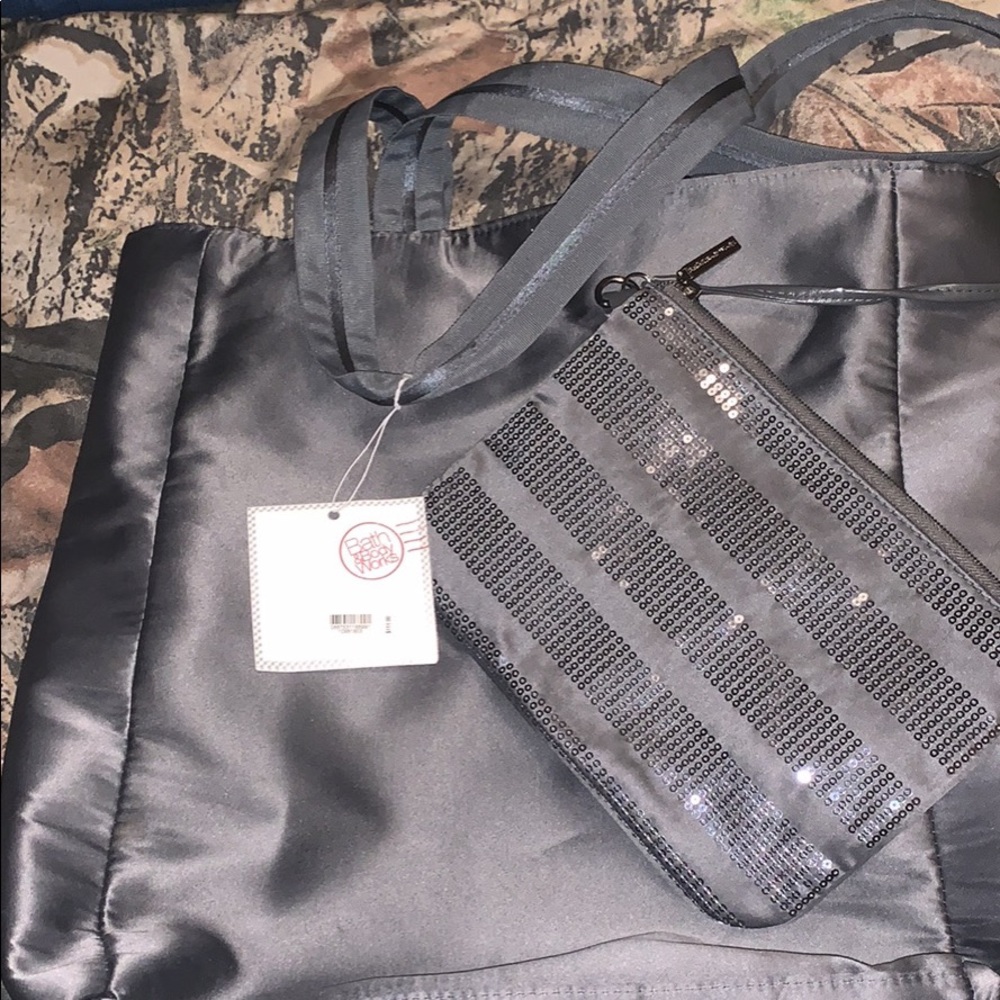 Bath and body tote